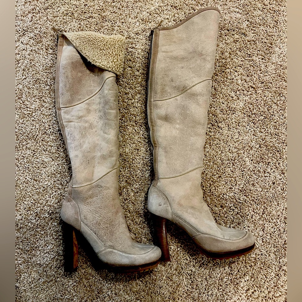 UGG